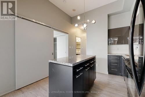 710 - 126 Simcoe Street, Toronto, ON - Indoor Photo Showing Kitchen