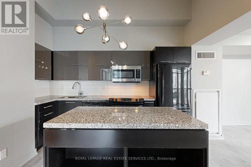 710 - 126 Simcoe Street, Toronto, ON - Indoor Photo Showing Kitchen With Upgraded Kitchen