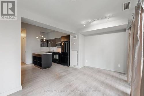 710 - 126 Simcoe Street, Toronto, ON - Indoor Photo Showing Kitchen