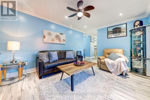 109 Crittenden Square, Toronto, ON - Indoor Photo Showing Living Room