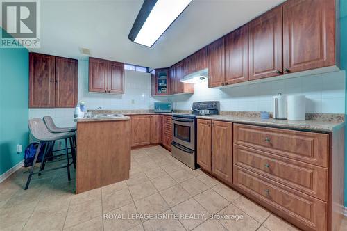 109 Crittenden Square, Toronto, ON - Indoor Photo Showing Kitchen