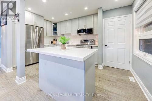 109 Crittenden Square, Toronto, ON - Indoor Photo Showing Kitchen With Upgraded Kitchen