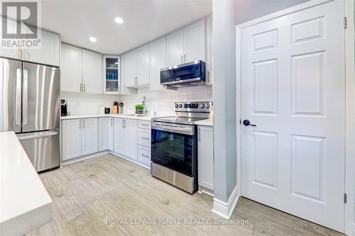 109 Crittenden Square, Toronto, ON - Indoor Photo Showing Kitchen