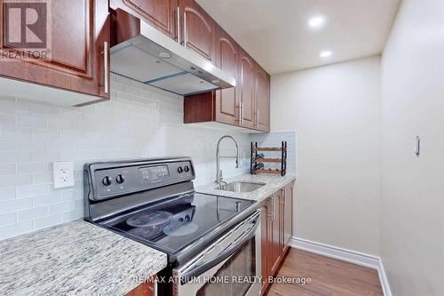 41 Thistle Avenue, Richmond Hill, ON - Indoor Photo Showing Kitchen