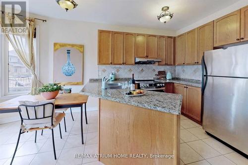 41 Thistle Avenue, Richmond Hill, ON - Indoor Photo Showing Kitchen With Double Sink