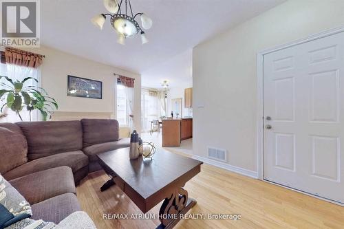 41 Thistle Avenue, Richmond Hill, ON - Indoor Photo Showing Living Room