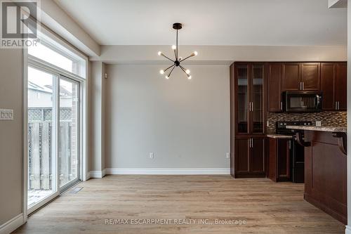 24 Marina Point Crescent, Hamilton, ON - Indoor Photo Showing Kitchen