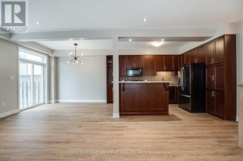 24 Marina Point Crescent, Hamilton, ON - Indoor Photo Showing Kitchen