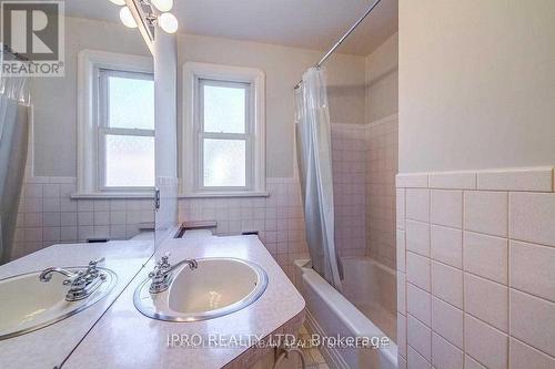 87 Oakes Avenue, Oshawa, ON - Indoor Photo Showing Bathroom