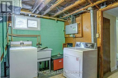 87 Oakes Avenue, Oshawa, ON - Indoor Photo Showing Laundry Room