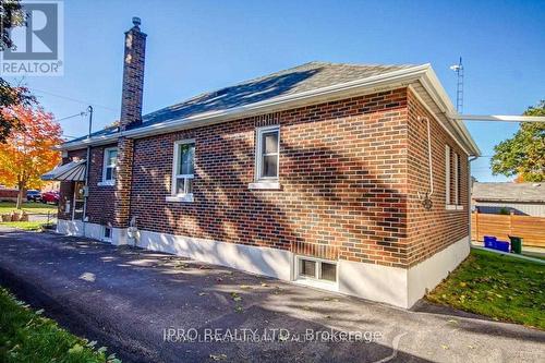 87 Oakes Avenue, Oshawa, ON - Outdoor