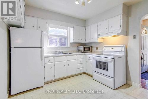 87 Oakes Avenue, Oshawa, ON - Indoor Photo Showing Kitchen With Double Sink