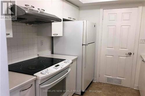 216 - 75 Weldrick Road E, Richmond Hill, ON - Indoor Photo Showing Kitchen