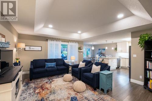 24 Liberty Crescent, Quinte West, ON - Indoor Photo Showing Living Room