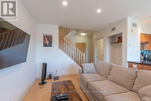 503 - 1014 Bank Street, Ottawa, ON - Indoor Photo Showing Living Room