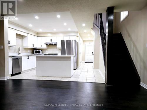 47 Simmonds Drive, Guelph, ON - Indoor Photo Showing Kitchen