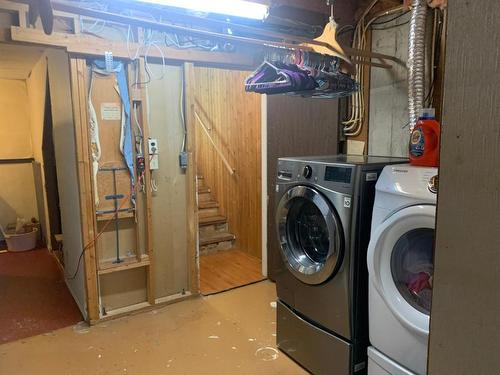 1611 Spartan Place, Kamloops, BC - Indoor Photo Showing Laundry Room