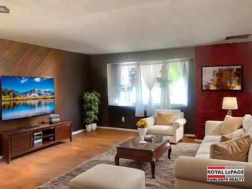 1611 Spartan Place, Kamloops, BC - Indoor Photo Showing Living Room