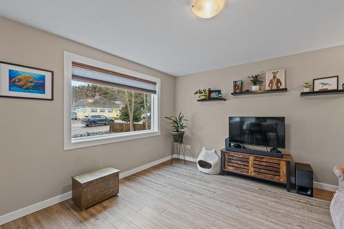 725 Stanley Avenue, Enderby, BC - Indoor