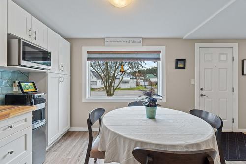 725 Stanley Avenue, Enderby, BC - Indoor Photo Showing Dining Room