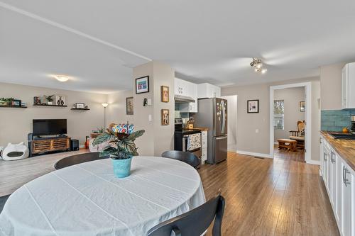 725 Stanley Avenue, Enderby, BC - Indoor Photo Showing Dining Room