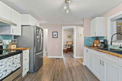 725 Stanley Avenue, Enderby, BC - Indoor Photo Showing Kitchen With Upgraded Kitchen