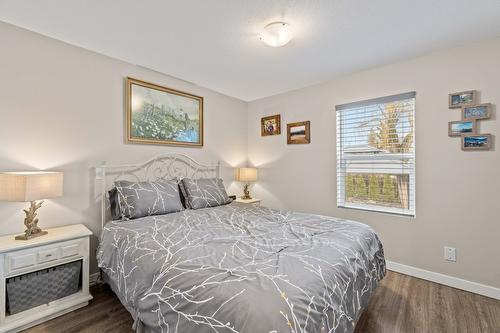 725 Stanley Avenue, Enderby, BC - Indoor Photo Showing Bedroom