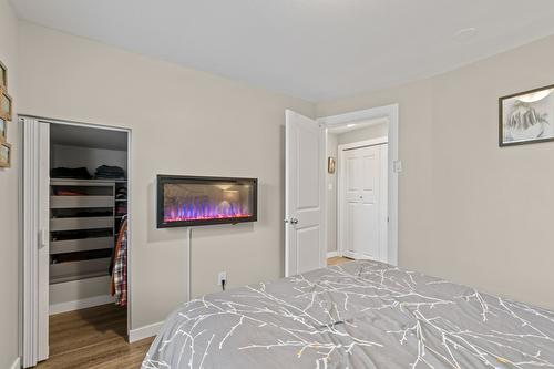 725 Stanley Avenue, Enderby, BC - Indoor Photo Showing Bedroom