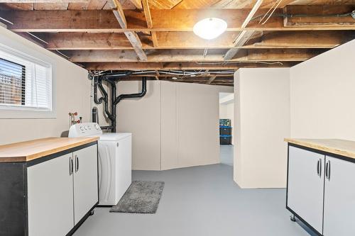 725 Stanley Avenue, Enderby, BC - Indoor Photo Showing Laundry Room