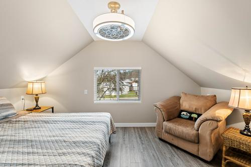 725 Stanley Avenue, Enderby, BC - Indoor Photo Showing Bedroom