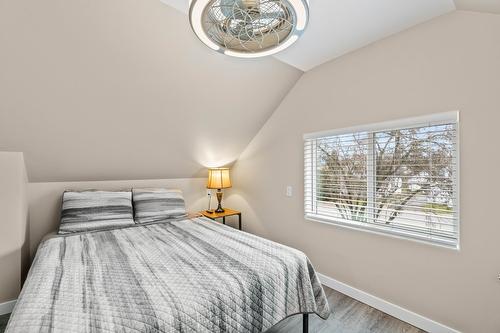 725 Stanley Avenue, Enderby, BC - Indoor Photo Showing Bedroom