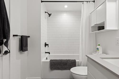 213-660 Cawston Avenue, Kelowna, BC - Indoor Photo Showing Bathroom