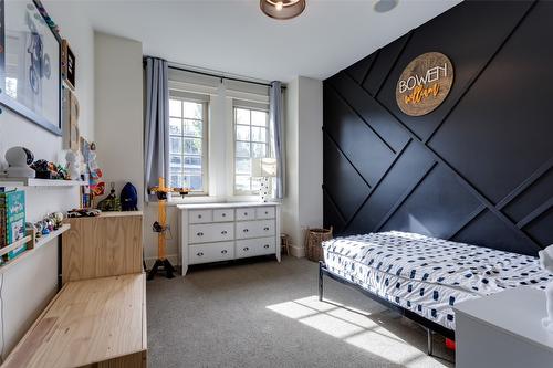 1594 Marina Way, West Kelowna, BC - Indoor Photo Showing Bedroom