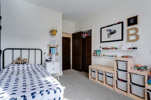 1594 Marina Way, West Kelowna, BC - Indoor Photo Showing Bedroom