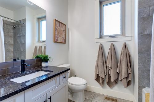 1594 Marina Way, West Kelowna, BC - Indoor Photo Showing Bathroom