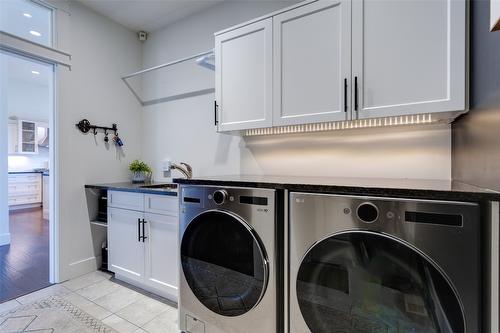 1594 Marina Way, West Kelowna, BC - Indoor Photo Showing Laundry Room