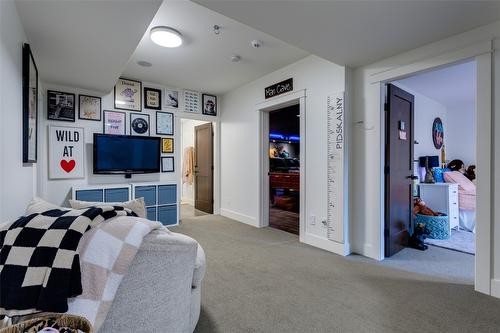 1594 Marina Way, West Kelowna, BC - Indoor Photo Showing Bedroom