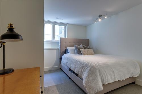 1594 Marina Way, West Kelowna, BC - Indoor Photo Showing Bedroom