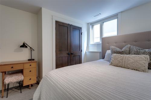 1594 Marina Way, West Kelowna, BC - Indoor Photo Showing Bedroom