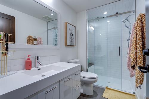 1594 Marina Way, West Kelowna, BC - Indoor Photo Showing Bathroom