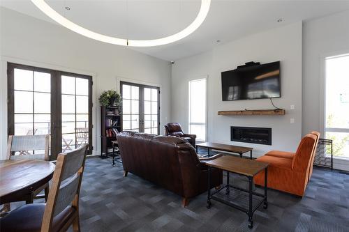 1594 Marina Way, West Kelowna, BC - Indoor Photo Showing Living Room With Fireplace