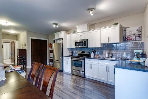 1594 Marina Way, West Kelowna, BC - Indoor Photo Showing Kitchen