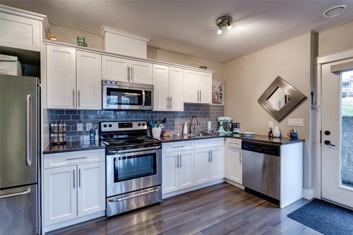 1594 Marina Way, West Kelowna, BC - Indoor Photo Showing Kitchen