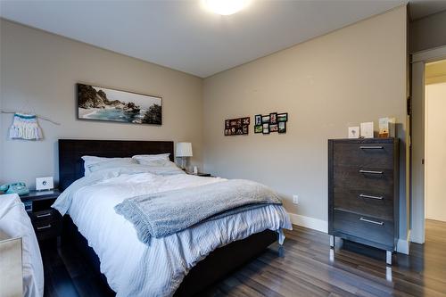 1594 Marina Way, West Kelowna, BC - Indoor Photo Showing Bedroom