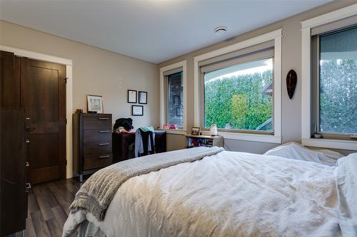 1594 Marina Way, West Kelowna, BC - Indoor Photo Showing Bedroom