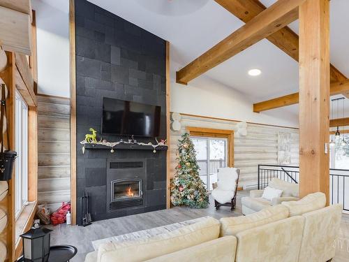 Living room - 51 Ch. Des Crêtes, Saint-Côme, QC - Indoor Photo Showing Living Room With Fireplace