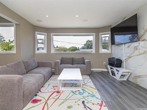 2941 Cuthbert Pl, Colwood, BC - Indoor Photo Showing Living Room