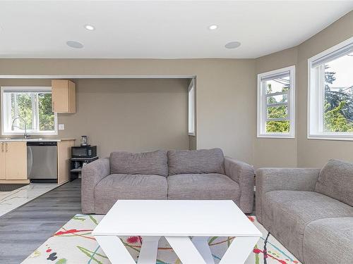 2941 Cuthbert Pl, Colwood, BC - Indoor Photo Showing Living Room