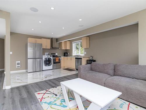 2941 Cuthbert Pl, Colwood, BC - Indoor Photo Showing Living Room