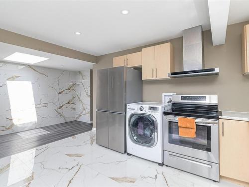 2941 Cuthbert Pl, Colwood, BC - Indoor Photo Showing Laundry Room